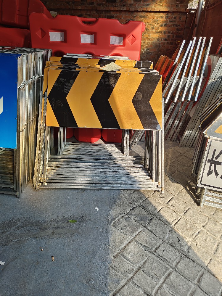 道路施工时的施工设施配套有哪些