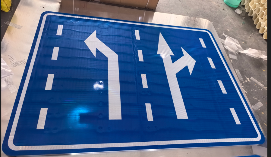 南宁市政路标牌按时交付